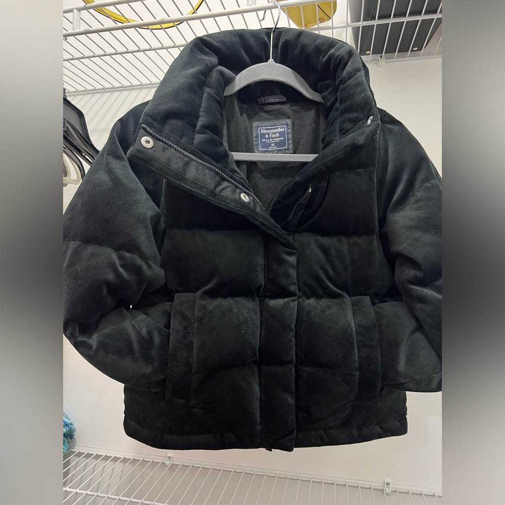Abercrombie & Fitch  Cropped Velvet Black Puffer Coat